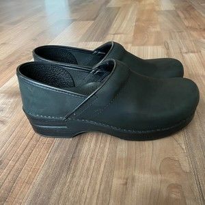 Dansko Narrow Pro-oiled Black Mule Clog Nursing Shoe Size EU 41 or US 9.5-10